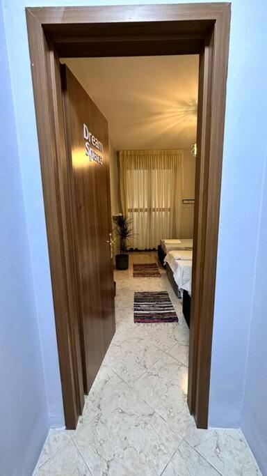 Super House Blloku - 3 Rooms Tirana Exterior photo