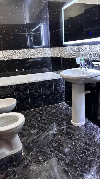 Super House Blloku - 3 Rooms Tirana Exterior photo